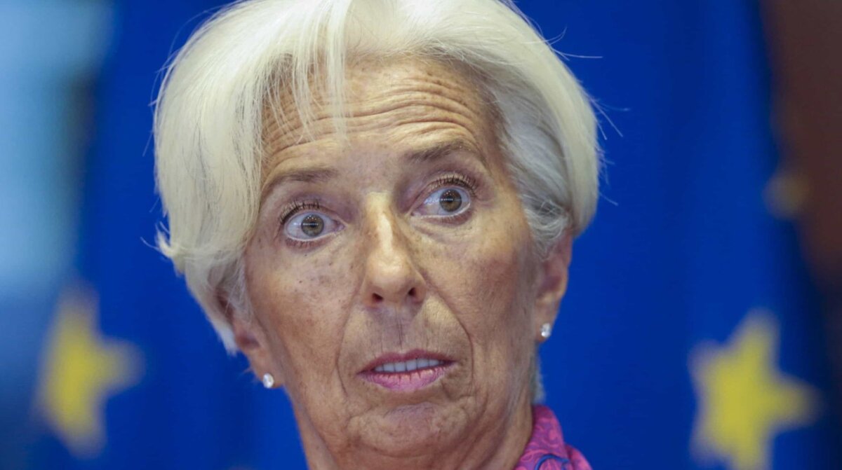 Выражение лица Кристины Лагард в момент осознания того, что теперь Россия может сама себе напечатать рубли. Кристина Лагард - бывший директор-распорядитель Международного Валютного Фонда и действующий председатель Европейского Центрального Банка.