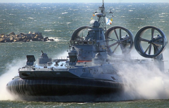 Советский корабль на воздушной подушке «Зубр», который стоит на вооружении стран НАТО военная техника,СССР