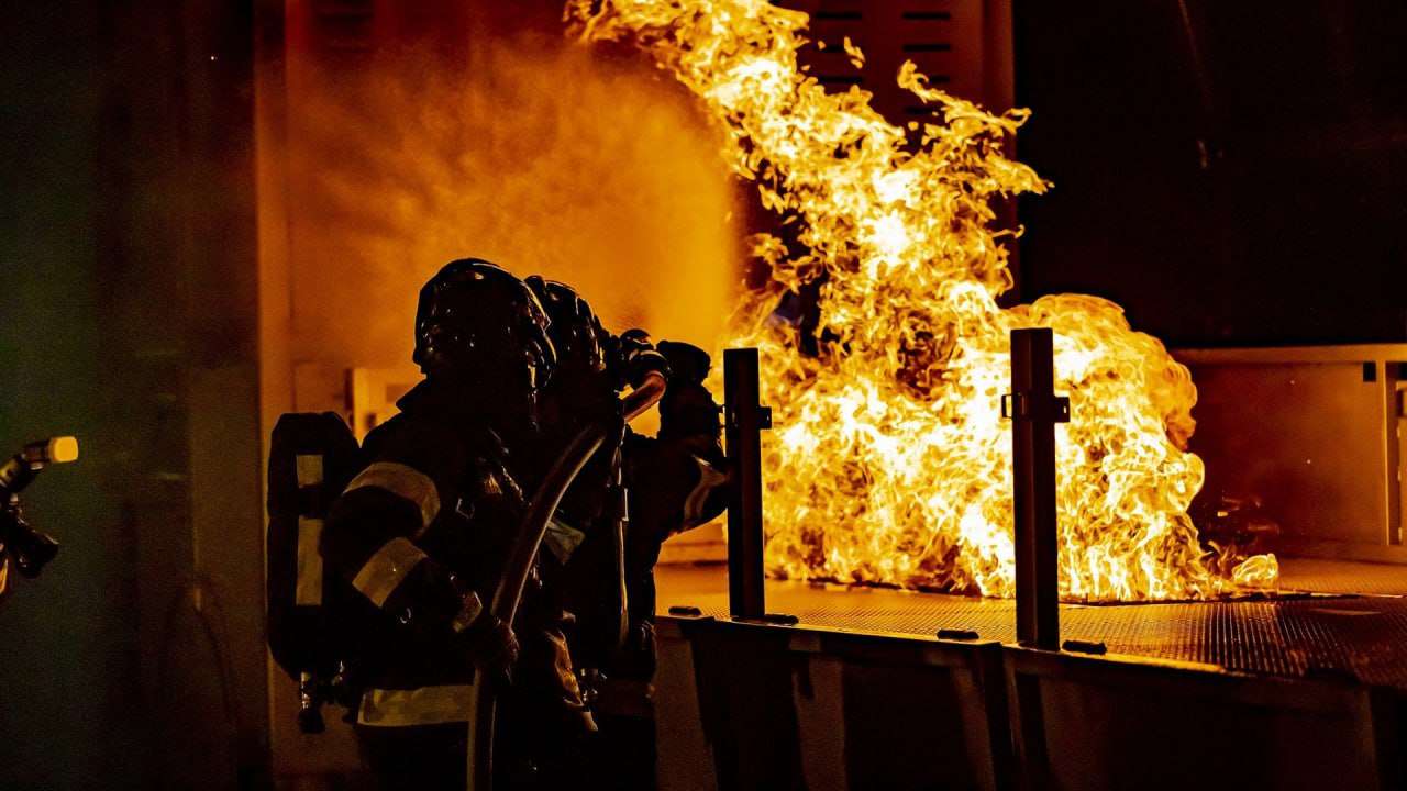 Более 100 человек эвакуировали из горящего общежития в пензенской ИК-4 Происшествия