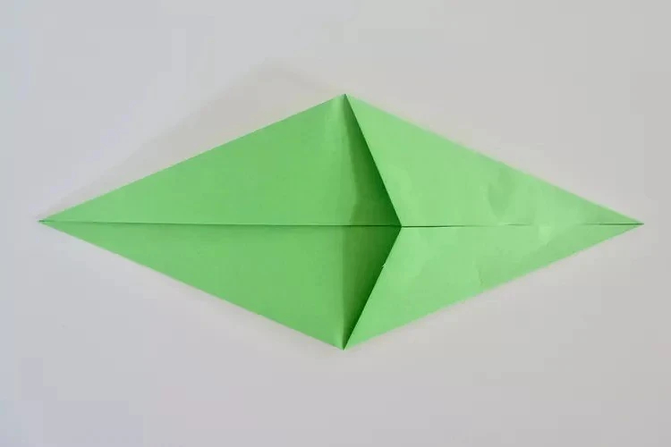 Оригами-цветок из бумаги: 7 мастер-классов со схемами и видео сложите, пополам, чтобы, к центру, бумаги, заготовку, Сложите, стороны, сделать, цветок, боковые, с другой, зелёного, Теперь, лепестки, оригами, из бумаги, цветной, двусторонней, работу