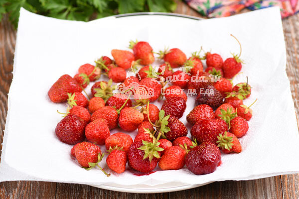 Это очень простое и вкусное блюдо, на приготовление которого уходит не больше 10 минут. Вкус его знаком мне с детства, летом в жаркую погоду этот холодный суп был и есть неотъемлемая часть рациона.-2