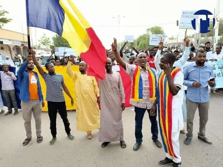 «Парижу пора уходить»: африканцы вышли на многотысячные митинги против французского неоколониализма Весь мир