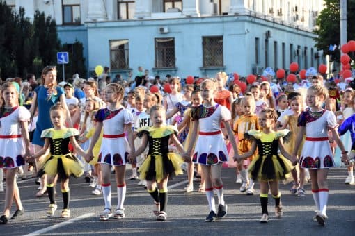 Симферополь праздник сегодня. С днем города симферополь открытка. День города симферополь фото. День симферополя. Симферополь праздник сегодня.