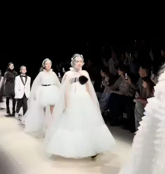 Дочь звездной пары вышла на подиум: Мия Прилучная дебютировала на Неделе моды