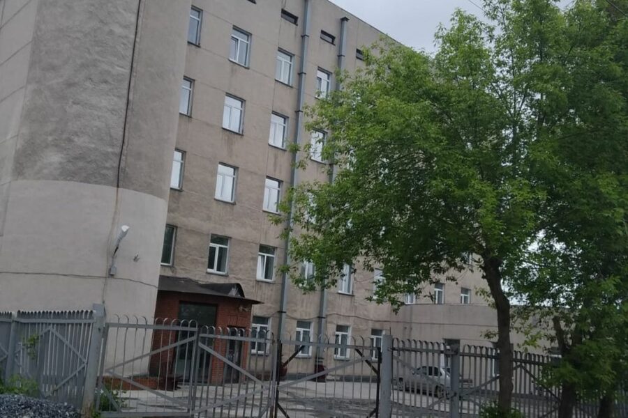Пять этажей мигрантов: новосибирцев шокировало появление нового хостела
