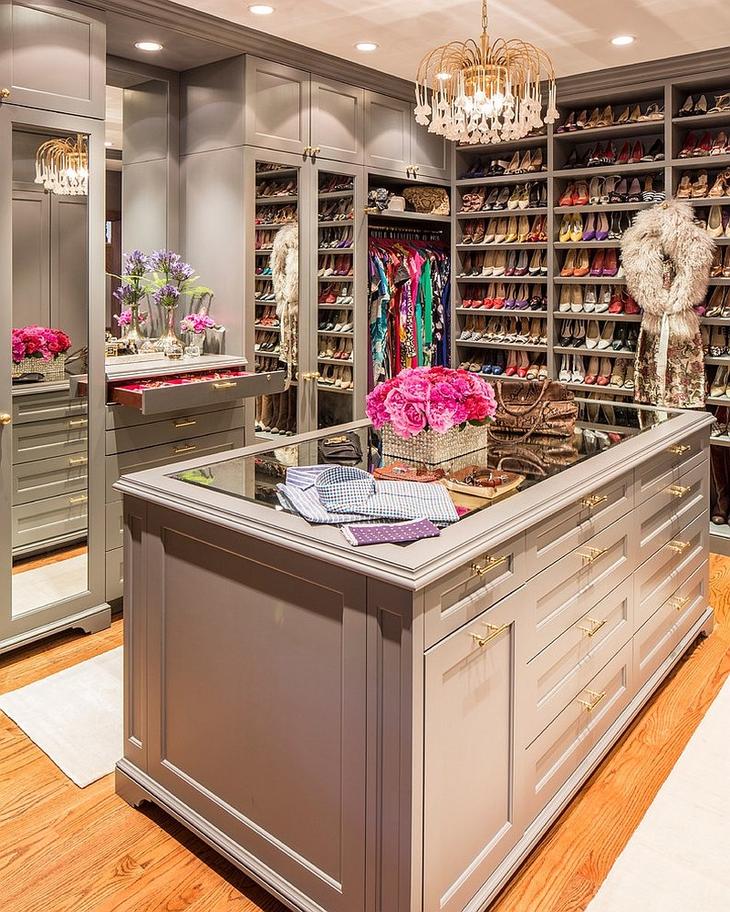 Grey-and-gold-used-elegantly-in-the-feminine-walk-in-closet