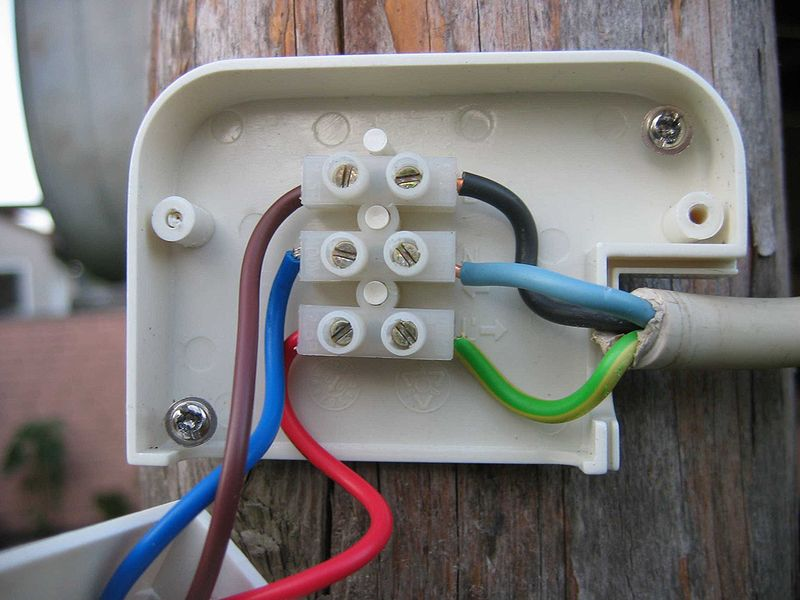 Какие способы соединения электрических проводов существуют. Плюсы и минусы ремонт и строительство,электрические сети,электромонтаж