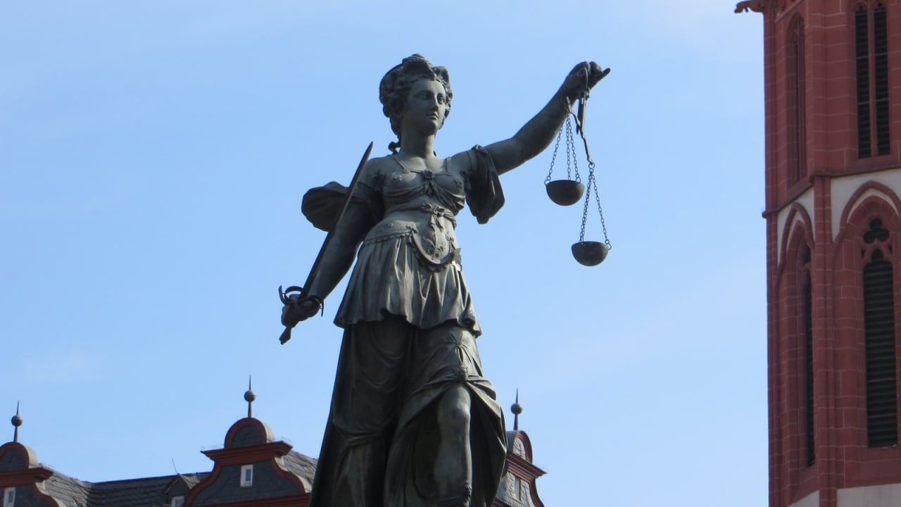 Суд Петербурга увеличил размер компенсации Пригожину от Шендеровича и ЗАО «Эхо Москвы»