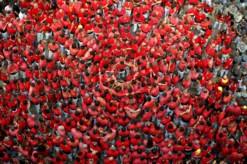 Испанские «башни» из людей Испанские «башни» из людей испания