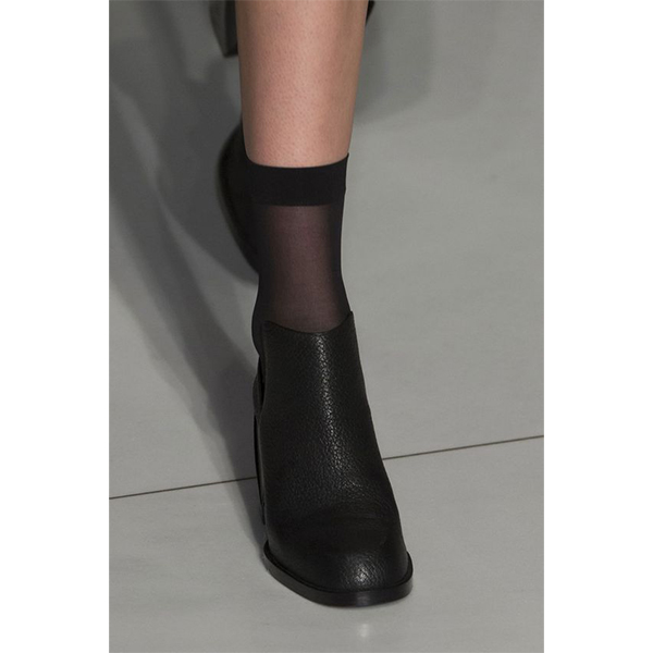 DKNY 10 идей, как носить носки и гольфы с туфлями и босоножками (да, это модно!)