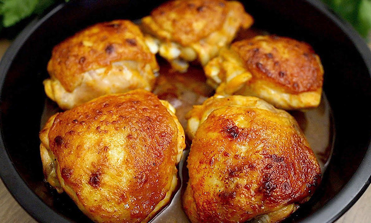 Курицу больше просто так никогда не жарим: запекли в маринаде прямо на сковороде ложка, всего, курица, духовку, ножки, лимона, куриные, грамм, чайная, сковороду, перец, перемешайте, равномерно, смесьюУбедитесь, получившейся, Обмажьте, жарке, Тщательно, смесь, масло