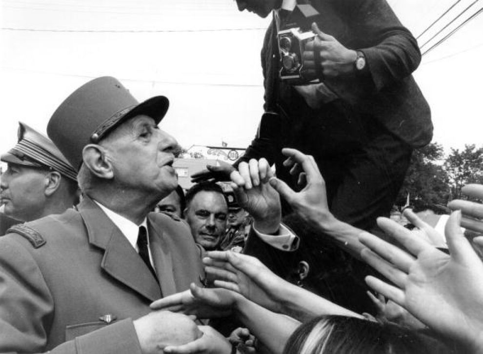 В Москву прибывает Шарль де Голль. Он пожелал, чтобы его встречал, его ДРУГ. Спустя 3 часа его искали уже тысячи! В Москву прибывает Шарль де Голль. Он пожелал, чтобы его встречал, его ДРУГ. Спустя 3 часа его искали уже тысячи! история,прикол,юмор