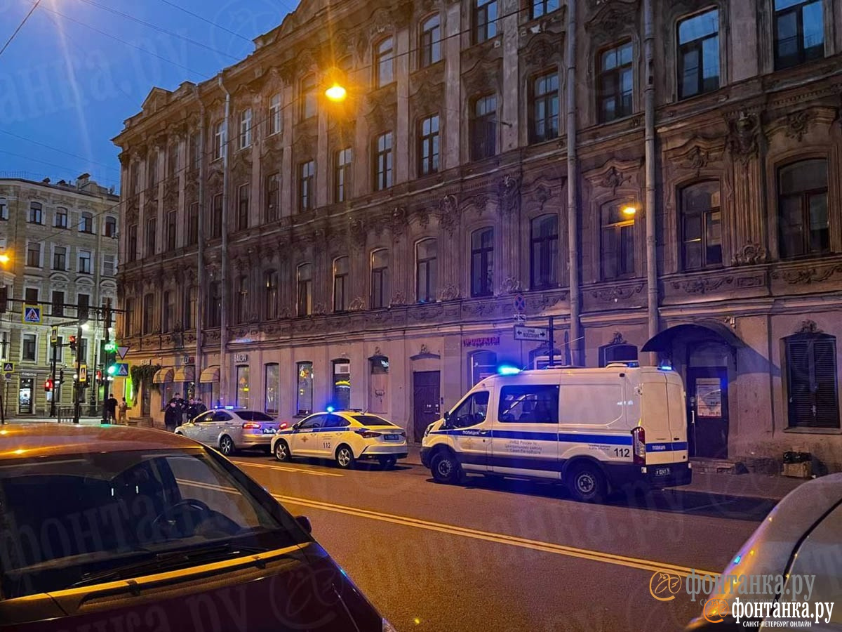 Пожар в центре санкт-петербурга сейчас на невском. Прорыв трубы в спб. Прорыв трубы летом. Спб что происходит в городе. Спб что происходит в городе.