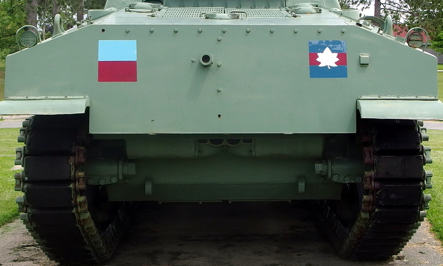 ​Корма «Шермана» M4A2, который легко распознать по двум глушителям. С этого ракурса танк был наиболее уязвим, так как осколки от снарядов, разрывавшихся за машиной, могли попасть в моторное отделение - «Шерман» для русских и англичан | Warspot.ru