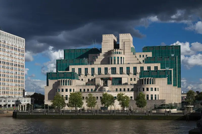 Британский эксперт: Разведка MI6 не может полноценно работать по Китаю из-за нехватки знаний и опыта у агентов