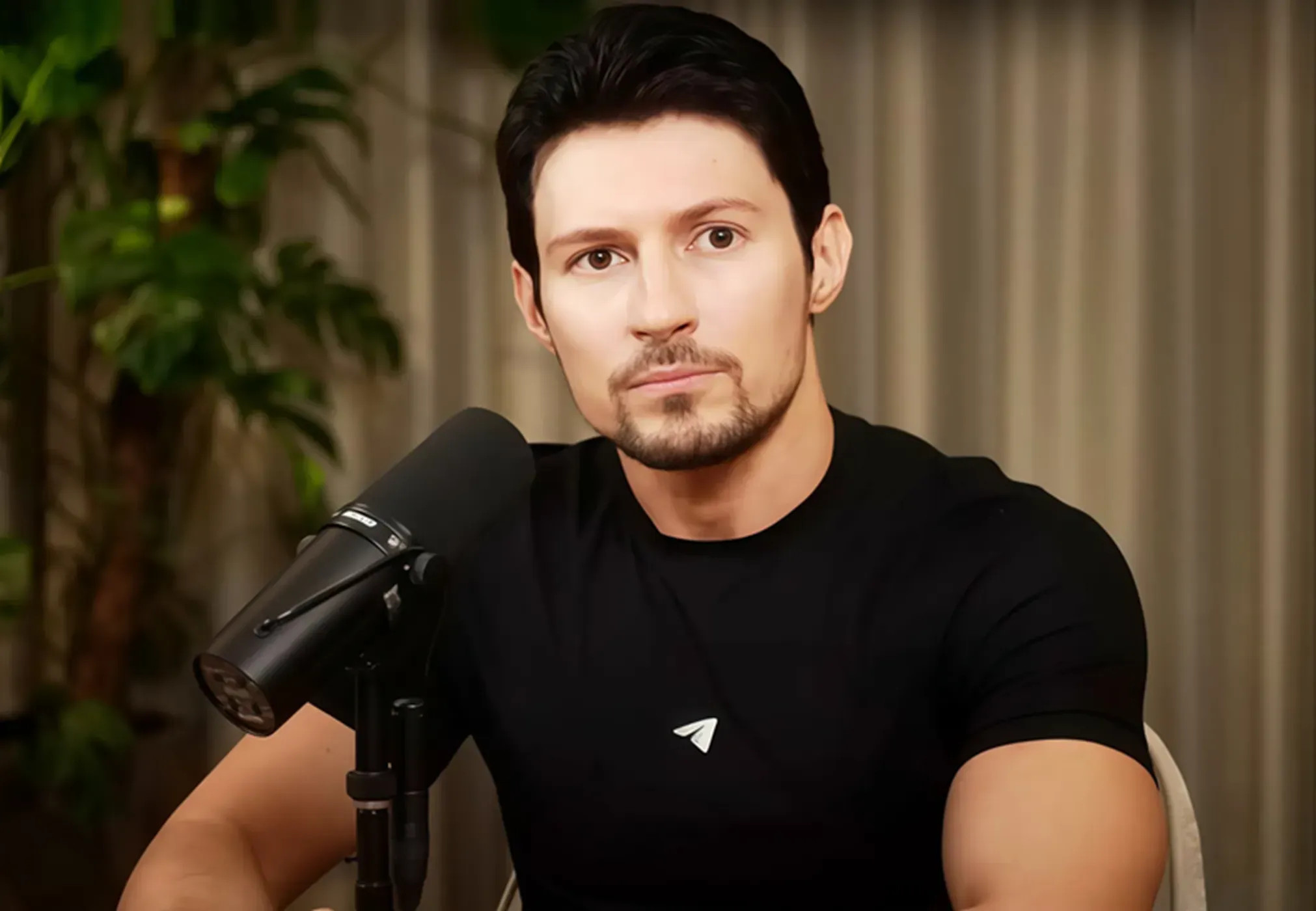 "Нас не выключить навечно". Павел Дуров выпустил песню на русском про "живой интернет", где раскритиковал власти РФ