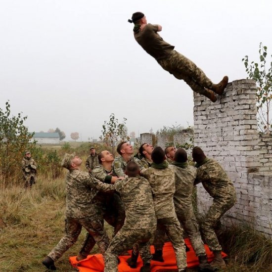 «Свободное падение», или Универсальные солдаты: в Сети показали, как Украина закаляет психику солдат ВСУ