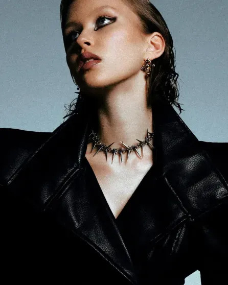 Корсет и шипы: 16-летняя Анна Пересильд снялась в образе готической принцессы ПересильдАнна, Пересильд, Дмитриенко, также, часто, образ, новой, которой, актриса, певцом, встречается, школьница, возмущает, Многих, карьера, жизнь, успеху, личная, Ваней, хейта