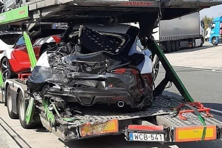 Автовоз с новенькими Супрами попал в аварию