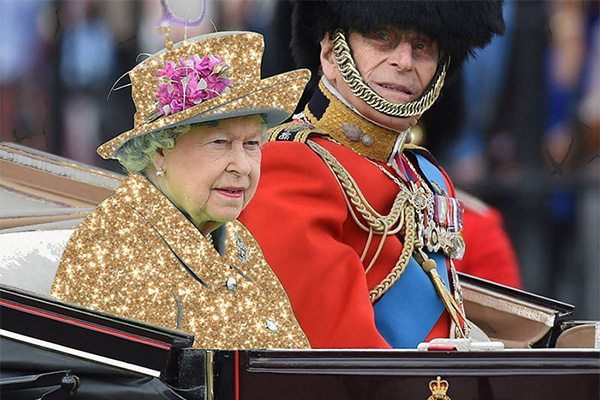 61 Зеленый костюм королевы Елизаветы II стал мемом