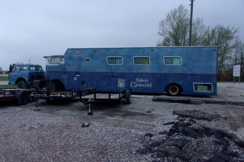 Грузовик для путешествий — роскошь из 1970 года Грузовик для путешествий — роскошь из 1970 года