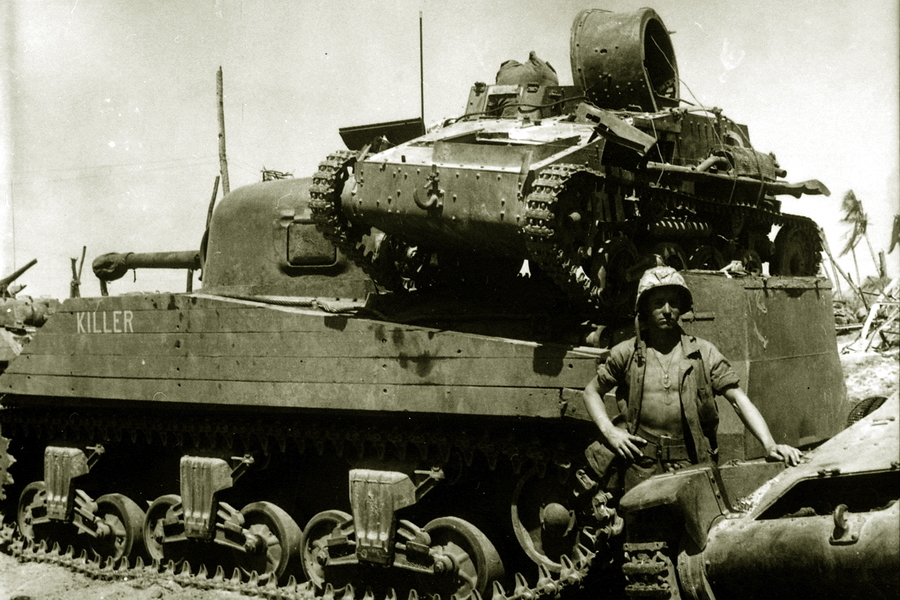 ​Победоносный M4A2 с собственным именем «Киллер» несёт трофей — японский лёгкий танк Тип 94. На «Шерман» установлены бортовые экраны из досок и приспособление для преодоления водных препятствий вброд - «Шерман» для русских и англичан | Warspot.ru