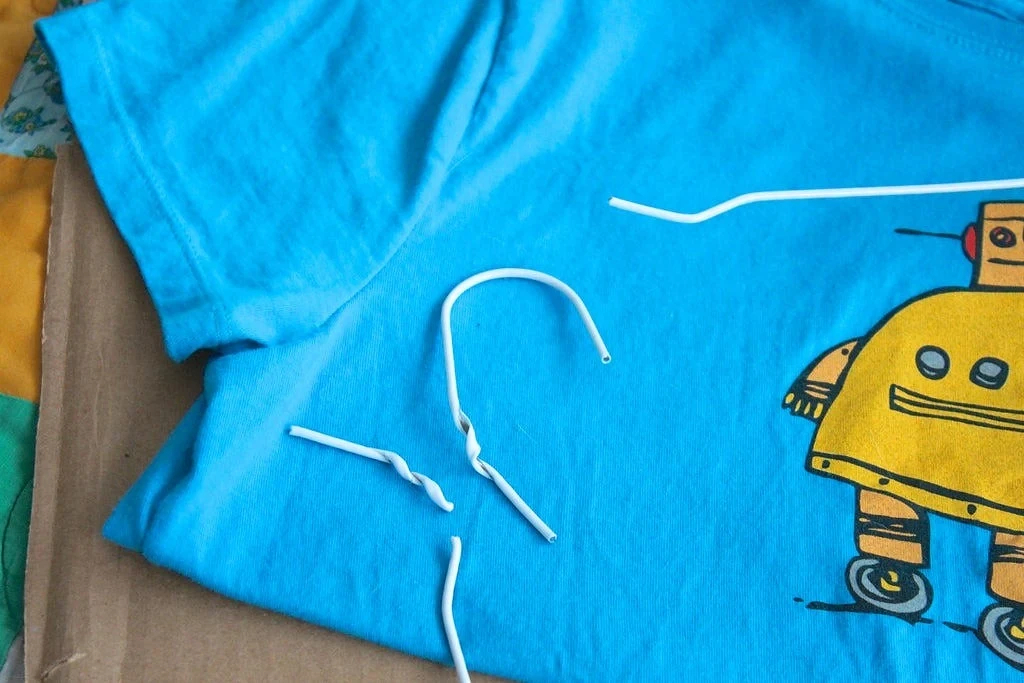 Как сделать домик из футболки для кота или кошки: простой мастер-класс Как сделать домик из футболки для кота или кошки: простой мастер-класс