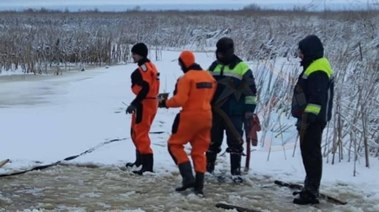 Спасатели вызволили из снежного плена заблудившегося снегоходчика на Камчатке
