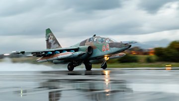 Штурмовик Су-25 ВКС России на авиабазе Хмеймим в Сирии