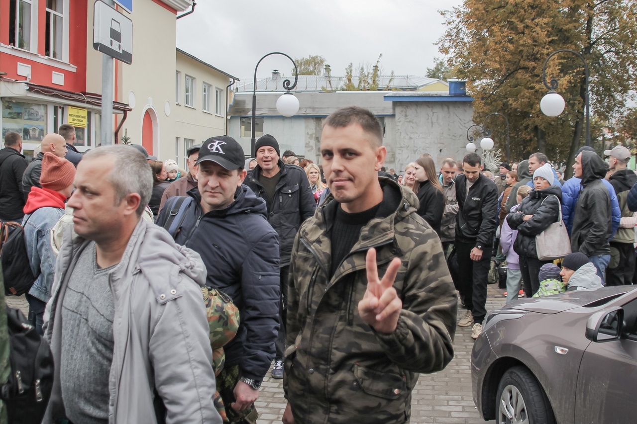 В Ржеве мобилизованных граждан провожали под музыку и аплодисменты