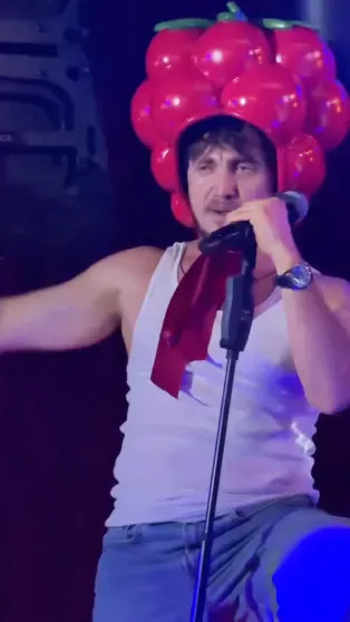 Гости из Comedy Club и торт в виде собаки: Катерина Ковальчук устроила вечеринку-сюрприз для мужа Гарика Харламова в честь его 45-летия Харламов, Гарика, Катерина, КовальчукГарик, рождения, Ковальчук, Гарик, именинника, юморист, Кравец, Марина, женат, Асмус, которой, ягодка, опять, Дорохов, устроила, ХарламовГарик, КовальчукСёстры