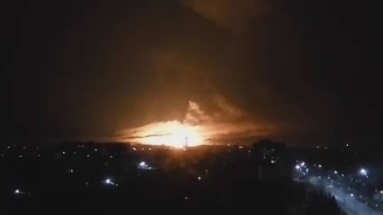 Сильный взрыв произошел в Луганске