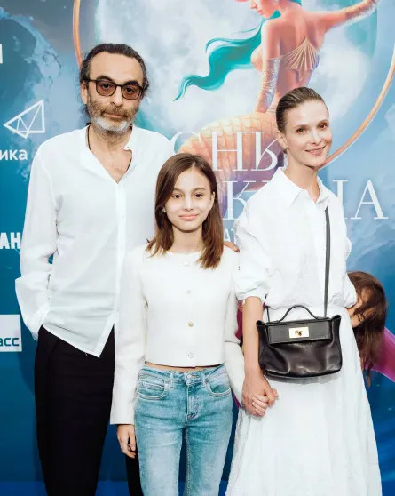 Светлана Иванова впервые за долгое время вышла в свет с мужем Джаником Файзиевым Файзиев, Светлана, Иванова, Джаник, актриса, фильма, режиссёром, вместе, Красько, съёмках, Олеся, которую, Ольга, родила, предыдущих, женатый, познакомился, Турецкого, гамбита, отношений