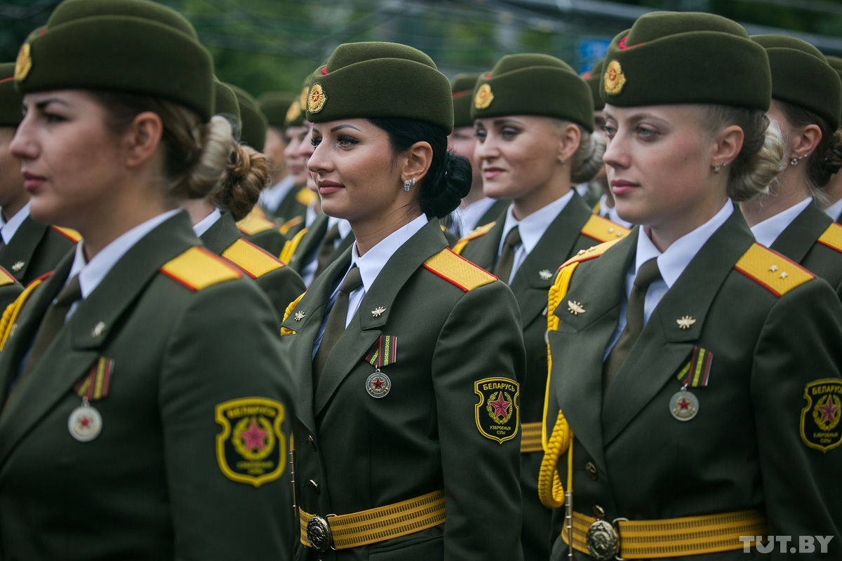 Военные сайты белоруссии. Военная форма. Женщины военные. Современная Военная форма. Военные девушки Беларусь.