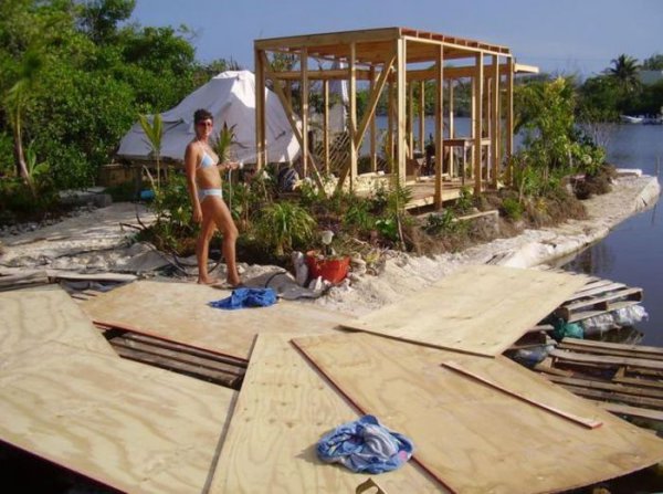 Искусственный остров из пластиковых бутылок Искусственный остров из пластиковых бутылок сделай сам