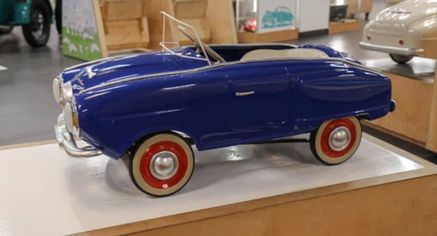 Педальный «Москвич» — автомобиль, скопированный у итальянцев, с красивым дизайном и рамным шасси Автомобили