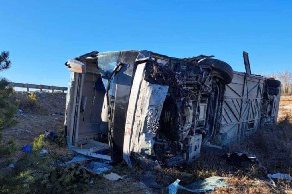 Вахтовый автобус разбился в Приамурье — почти 50 человек пострадали, один погиб