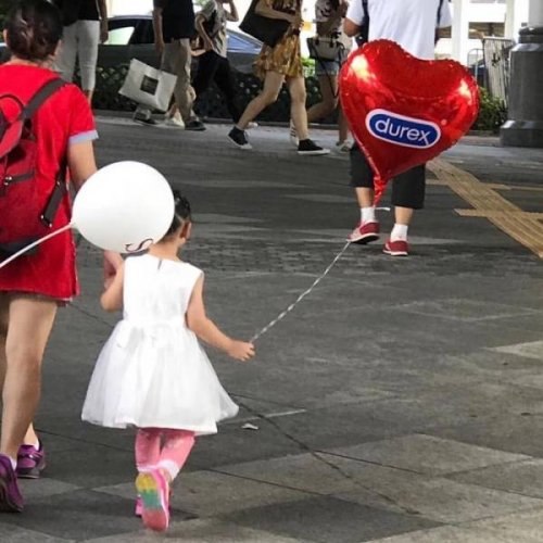 Весёлая уличная мода шанхайских жителей, которые даже понятия не имеют, чем она забавна Весёлая уличная мода шанхайских жителей, которые даже понятия не имеют, чем она забавна