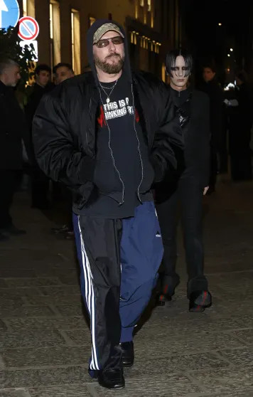 Деми Мур, Эмили Ратаковски, Кейт Мосс и девушка Марка Эйдельштейна (в микроюбке) посетили вечеринку Gucci Эннинфул, Милане, Эмили, показы, супермодель, Арина, Ратаковски, Соболенко, Gucci, после, КоэнЭдвард, пиджак, ГерциговаАлессандро, 33летняя, ГерциговаЕва, ГвасалияЕва, ВинтурДемна, МоссАнна, МоссЭдвард, КоэнНадя