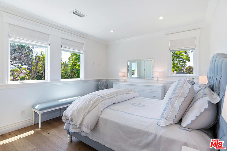 В гостях у Дакоты и Эль Фаннинг: экскурсия по белоснежному дому актрис в Лос-Анджелесе В гостях у Дакоты и Эль Фаннинг: экскурсия по белоснежному дому актрис в Лос-Анджелесе Стиль жизни,Дома звезд