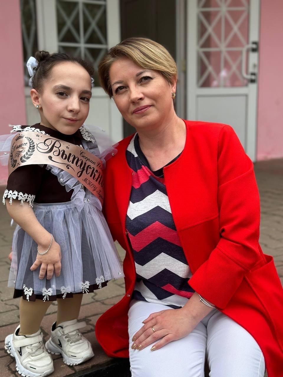 Поступила в вуз, но лишилась дома: как сейчас живет самая маленькая девочка России Полина, Скорик, окончила, школу, Полине, девочка, школы, маленькой, семье, менеджмента, актрисой, стороны, время, приходилось, России, роста, девочке, сразу, приходится, пришлось