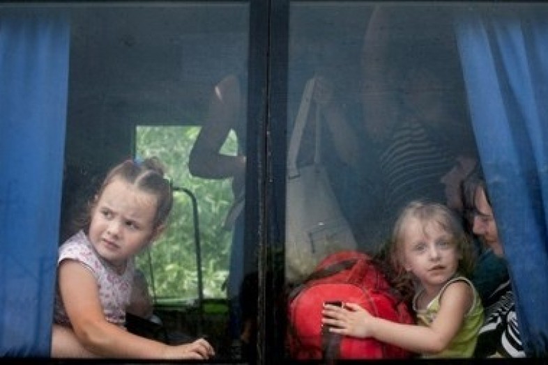 ЛНР начинает эвакуацию детей из обстреливаемых населенных пунктов
