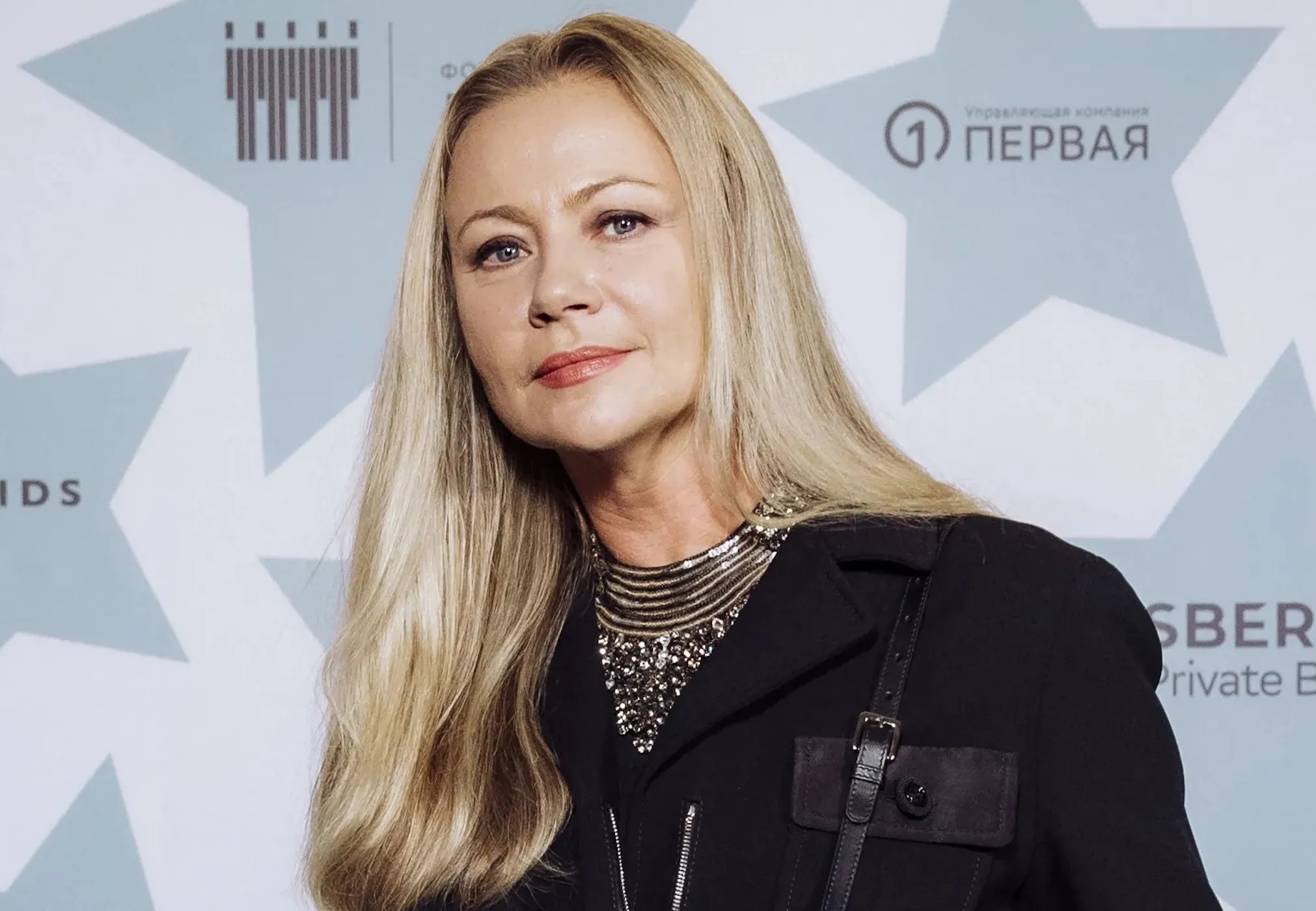 Мария Миронова развелась с мужем, который на 18 лет моложе неё, и судится с ним за опеку над сыном