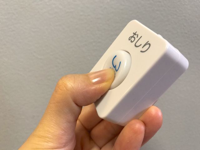 Японцы таскают с собой карманные биде, чтобы подмываться где и когда угодно Японцы таскают с собой карманные биде, чтобы подмываться где и когда угодно