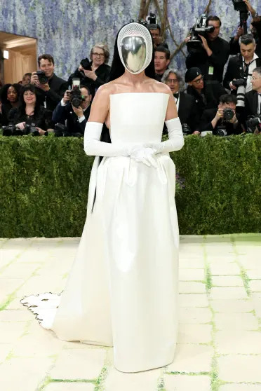 14 лучших образов Met Gala: Ирина Шейк в бриллиантах, 