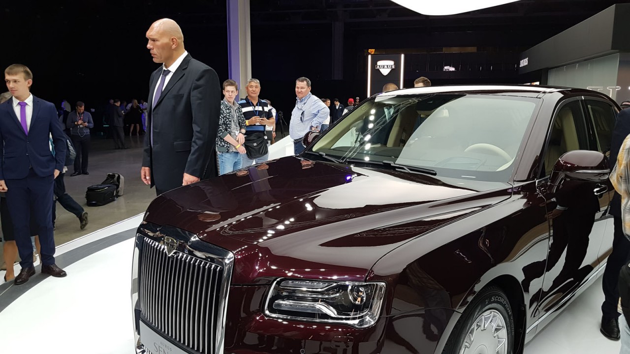 Смотреть Mohs Ostentatienne Opera Sedan: лимузин с коврами династии Мин видео Смотреть Mohs Ostentatienne Opera Sedan: лимузин с коврами династии Мин видео