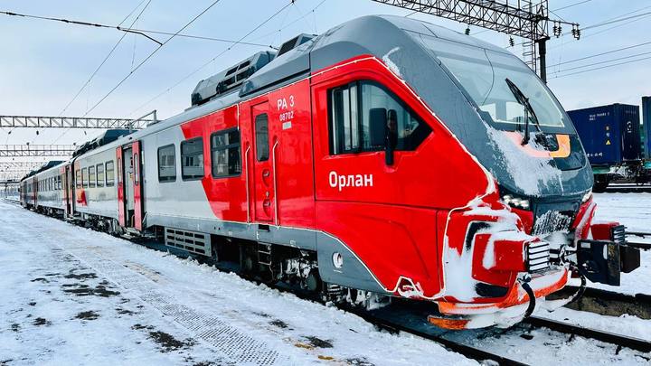 Поезд из Челябинска в Екатеринбург застрял в пути