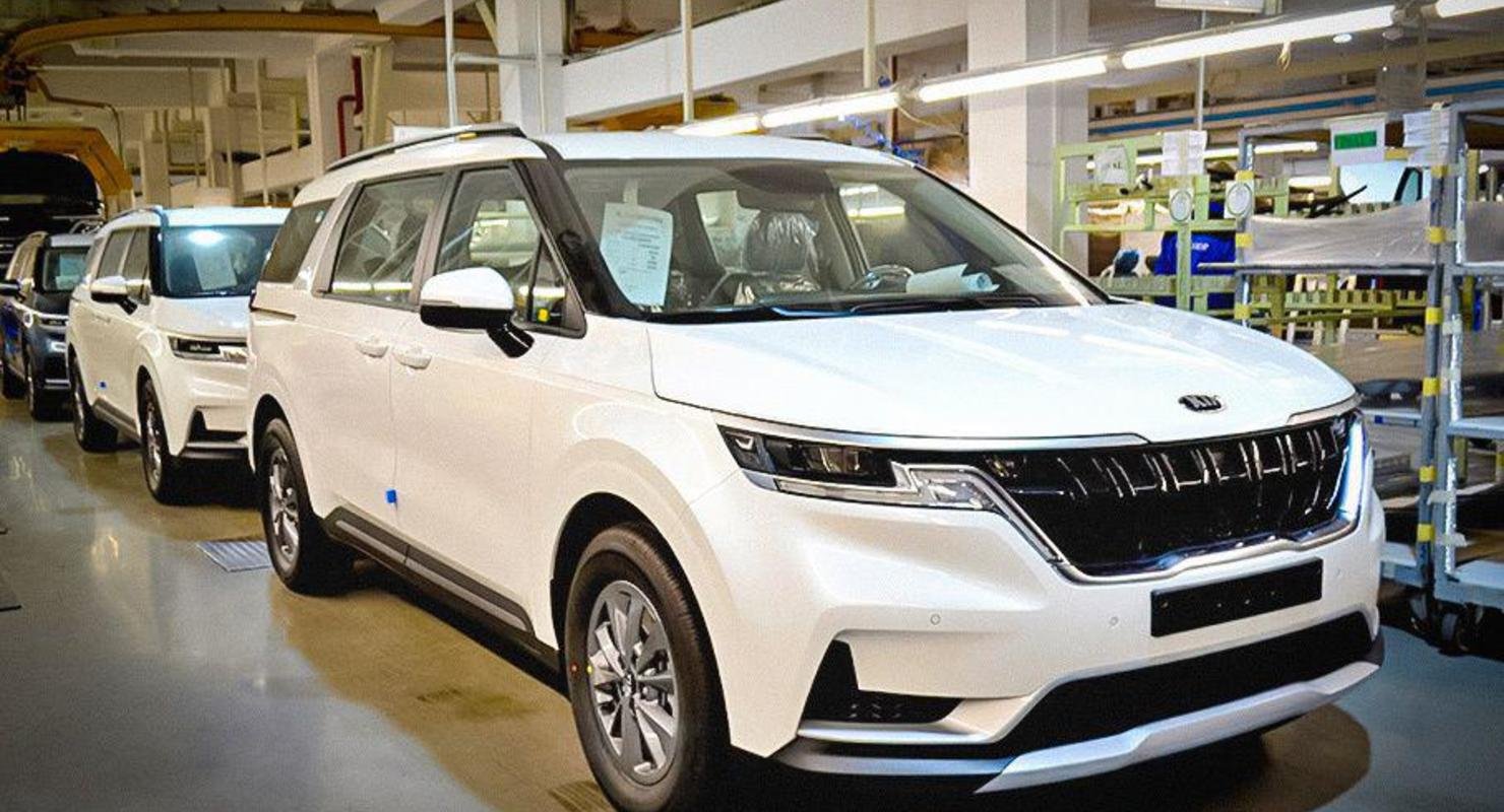 В России началось производство Kia Carnival