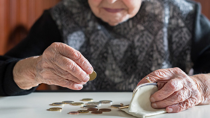 В самом центре Москвы мошенники вытянули у ветеранов миллионы рублей