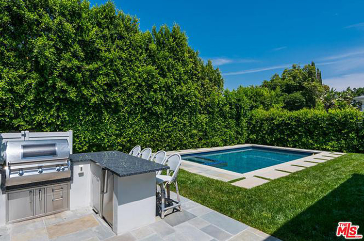 В гостях у Дакоты и Эль Фаннинг: экскурсия по белоснежному дому актрис в Лос-Анджелесе В гостях у Дакоты и Эль Фаннинг: экскурсия по белоснежному дому актрис в Лос-Анджелесе Стиль жизни,Дома звезд